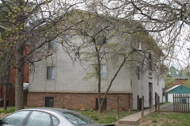 Building Photo - 1291 Forsythe Ave
