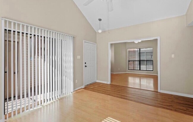 Foto del edificio - 10164 Oakberry St