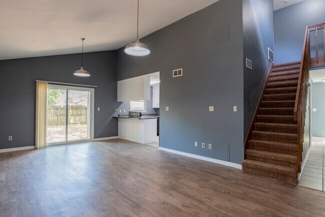 Foto del edificio - 6908 Weatherwood Pl