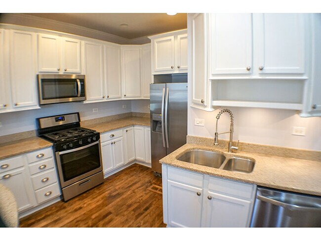 Building Photo - 3818 N Kenneth Ave