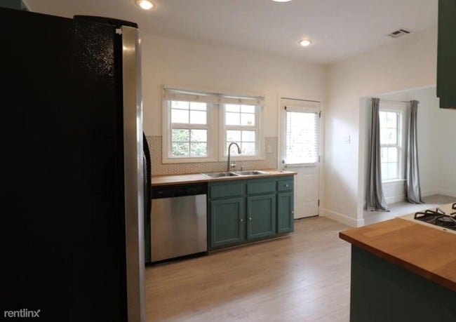 Building Photo - 3 br, 2 bath House - 1420 N Hoover St