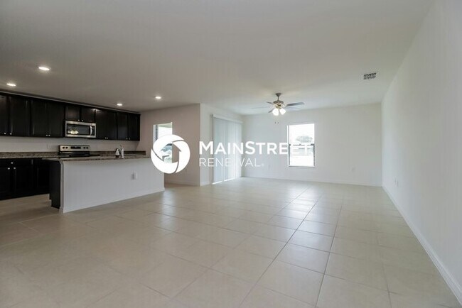 Foto del edificio - 5 Bedroom Pet-Friendly Home in Leesburg, FL with Main Street Renewal