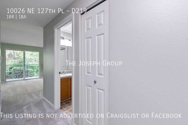 Building Photo - Top Floor 1BD/1BA Condo in Tranquil Kirkla...