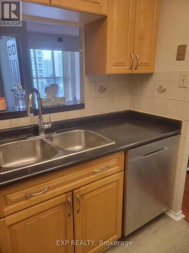 Photo du bâtiment - 285 Enfield Pl