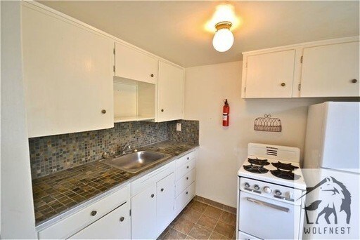 Foto del edificio - 820 E 3rd Ave
