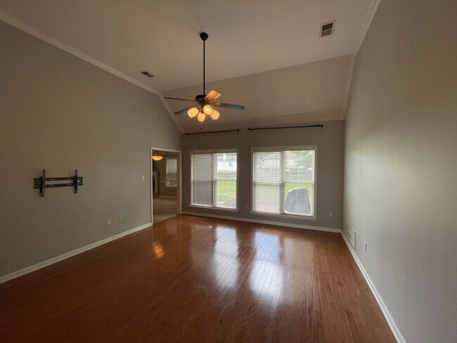 Building Photo - 5 BEDROOMS, great home located in Olive Br...