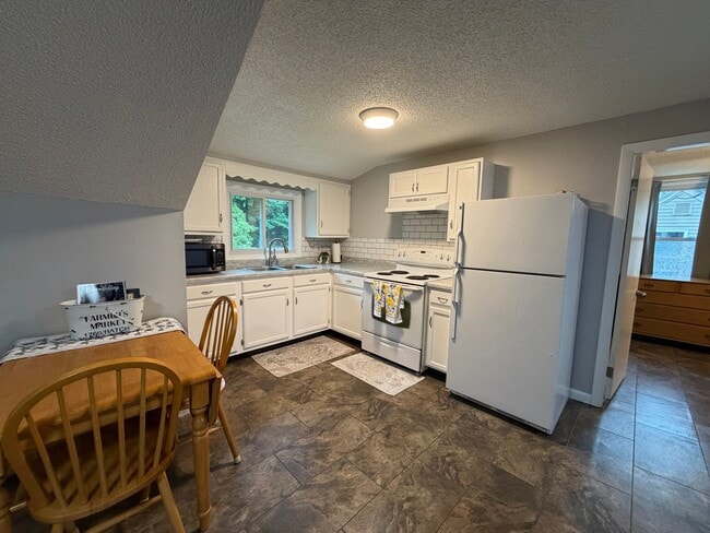 Building Photo - 36 Edgemont Ave