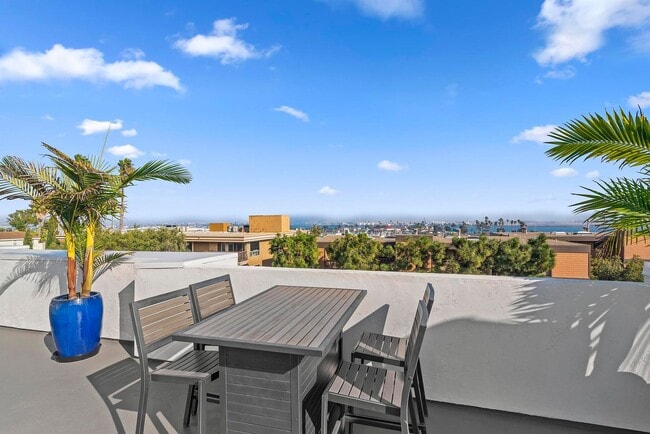 Building Photo - Point Loma FULLY FURNISHED 2 Bedroom! Assi...