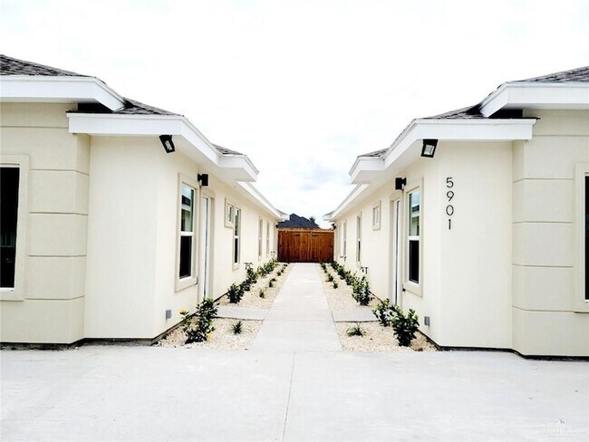 Foto del edificio - 5901 Puffin Ave