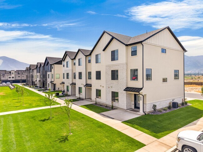 Foto del edificio - Beautiful Fully Furnished New Build in Salem – 4 Bed, 3 Bath Corner Home!