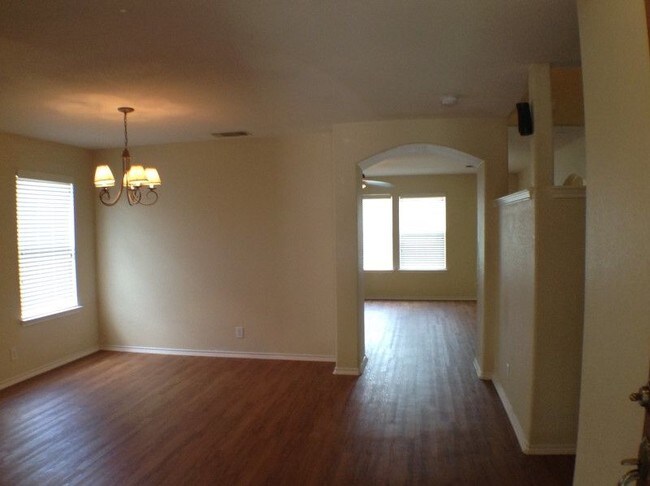 Building Photo - 105 Woodstone Pt