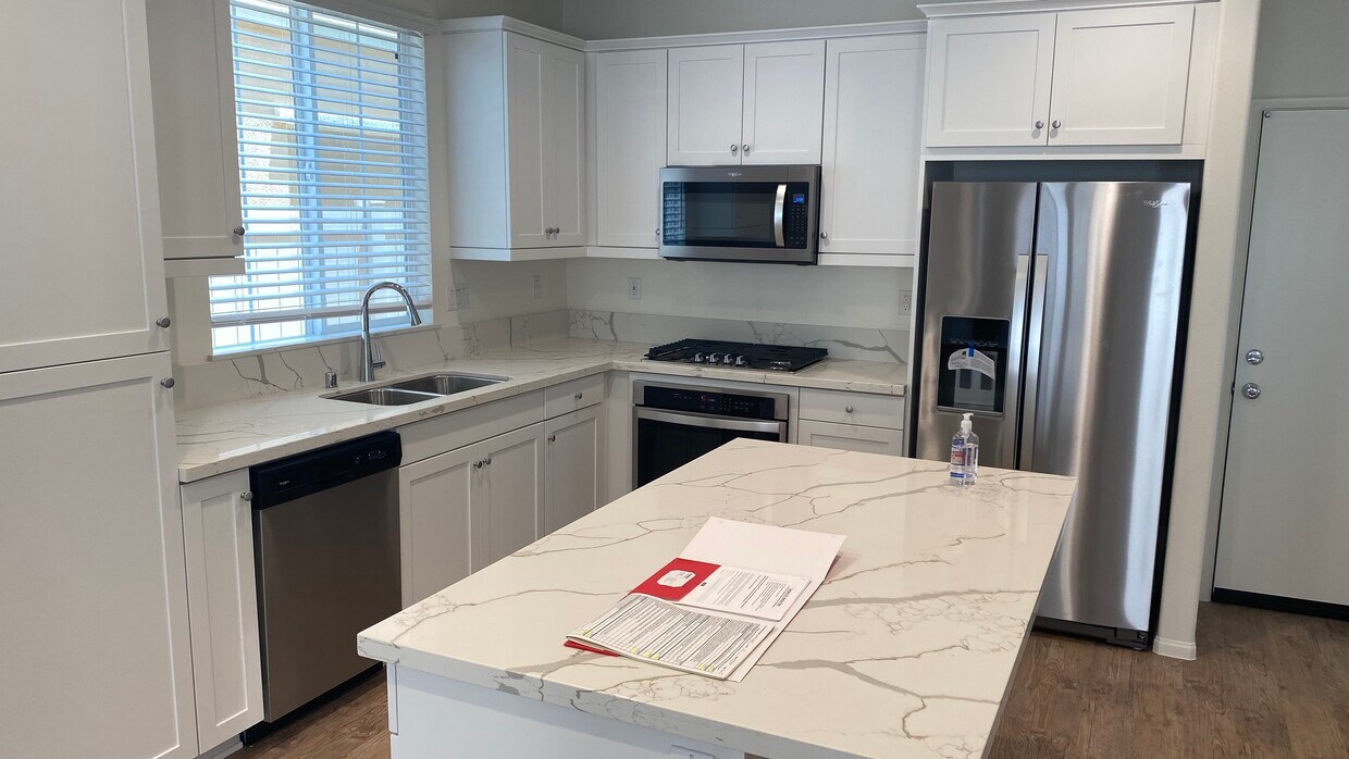 Foto principal - 211 Silver Dr