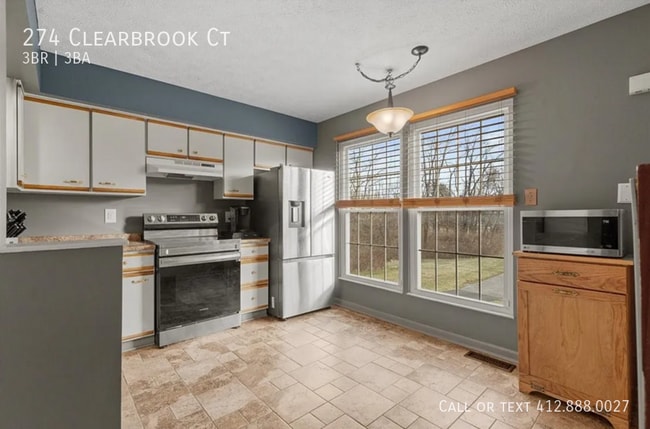 Photo - 274 Clearbrook Ct House