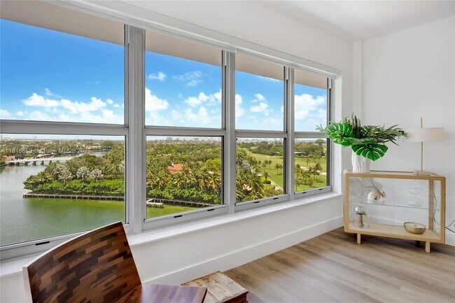 Foto del edificio - 9102 W Bay Harbor Dr