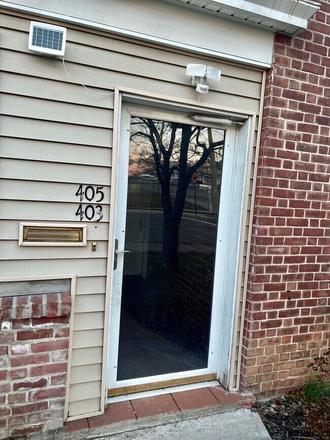 Building Photo - 403 Wayne St