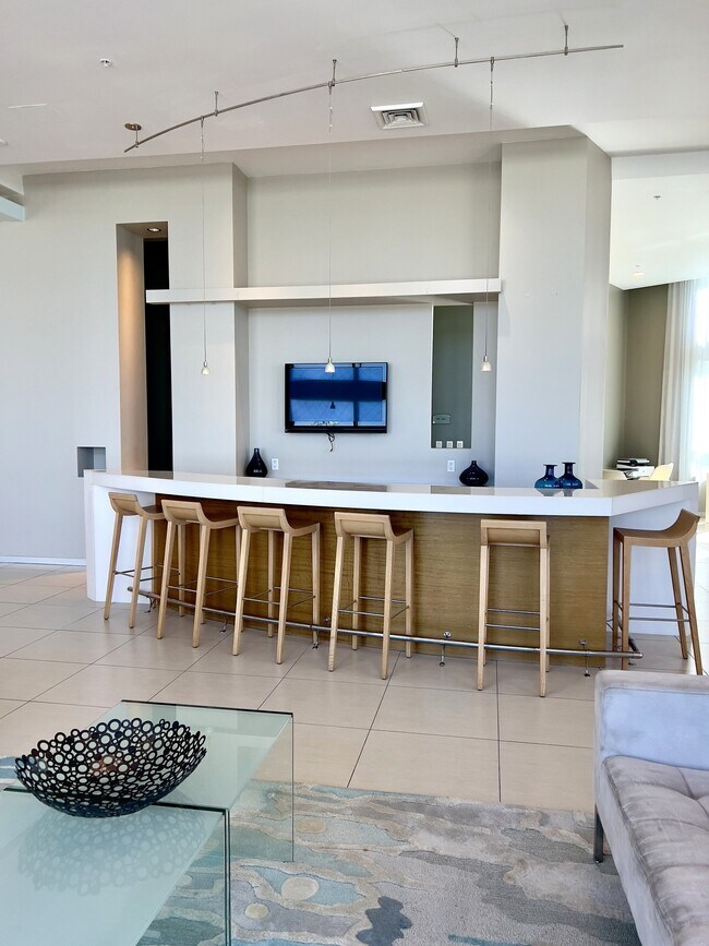 Foto del edificio - 1900 N Bayshore Dr