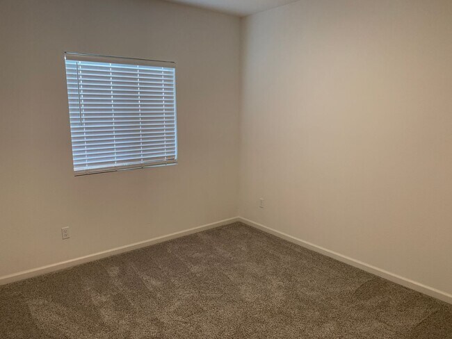 Foto del edificio - 810 Holdenhurst Ln