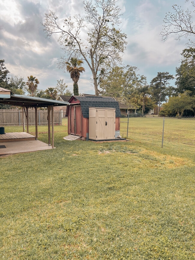 Building Photo - 2704 Sieglinde Ct