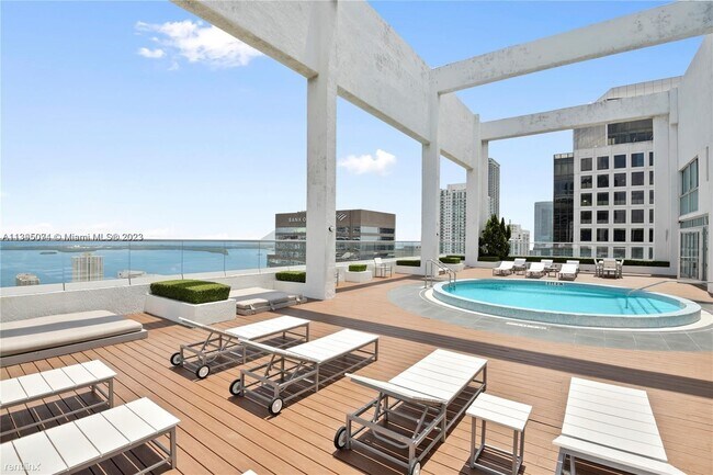 Building Photo - 2 br, 2 bath Condo - 500 Brickell Ave