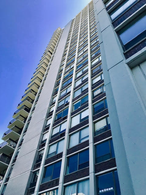 Building Photo - 1460 N Sandburg Terrace
