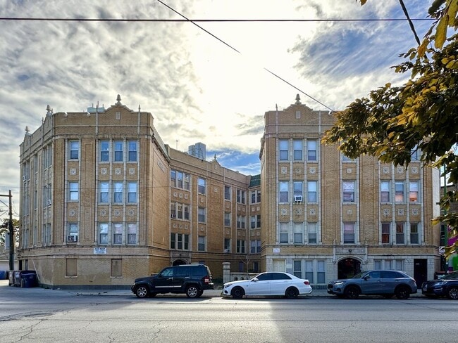 Building Photo - 4267 W Addison St Building Photo - 4267 W Addison St