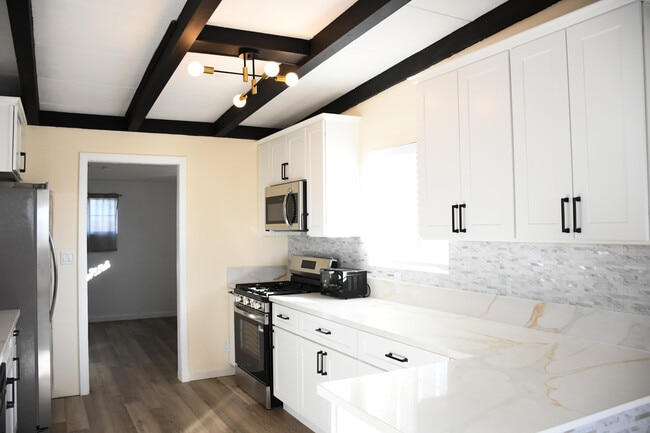 Foto del edificio - 61576 Aberdeen Dr