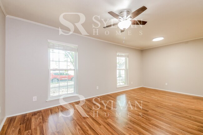 Building Photo - Feel right at home in this charming 3 bedr...