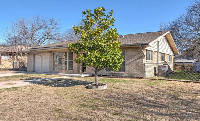 Building Photo - RENT REDUCTION - AVAILABLE NOW!