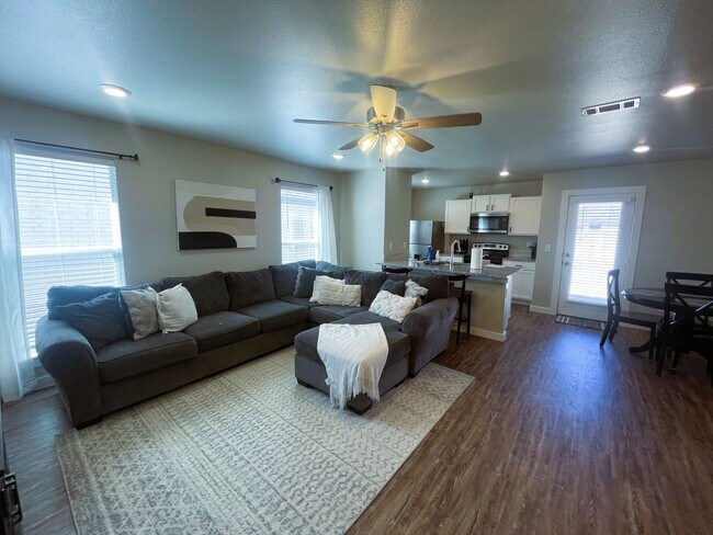 Foto del edificio - Stunning Two Bedroom Home In Bell Farms!