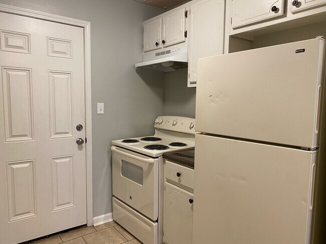 Building Photo - 11 Susan Cv