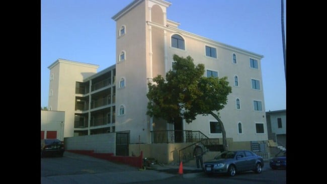 Building Photo - 1466 Tamarind Ave