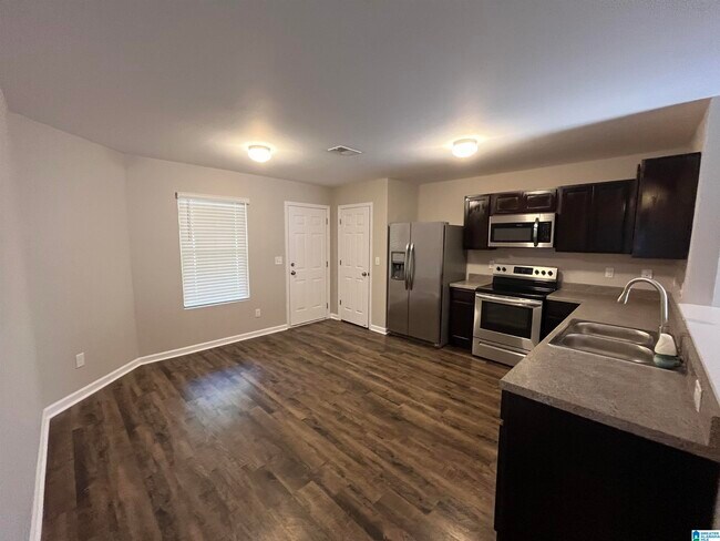 Building Photo - 752 The Heights Ln