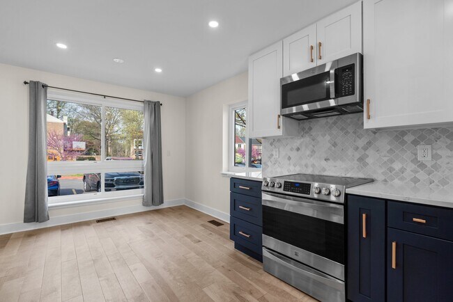 Foto del edificio - 7250 Dockside Ln