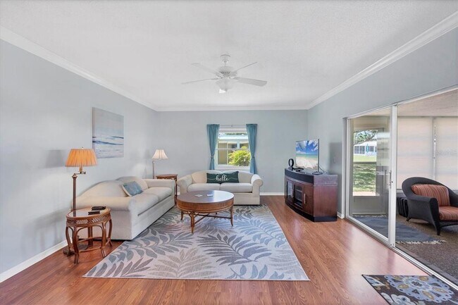 Foto del edificio - 5849 Tidewood Ave