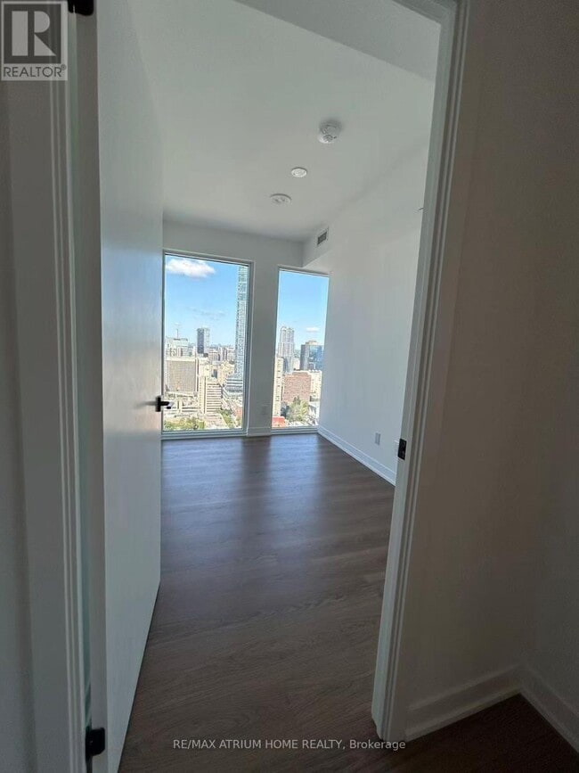 Building Photo - 319 Jarvis St