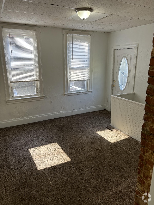 Building Photo - 606 Stanton Ave