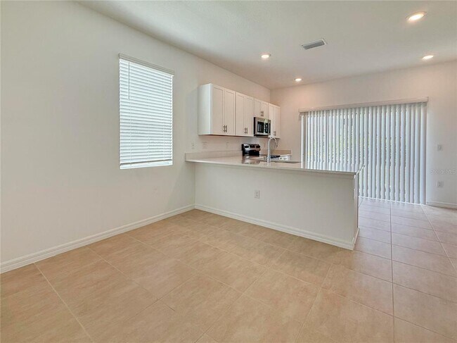 Building Photo - 8948 Daybreak St