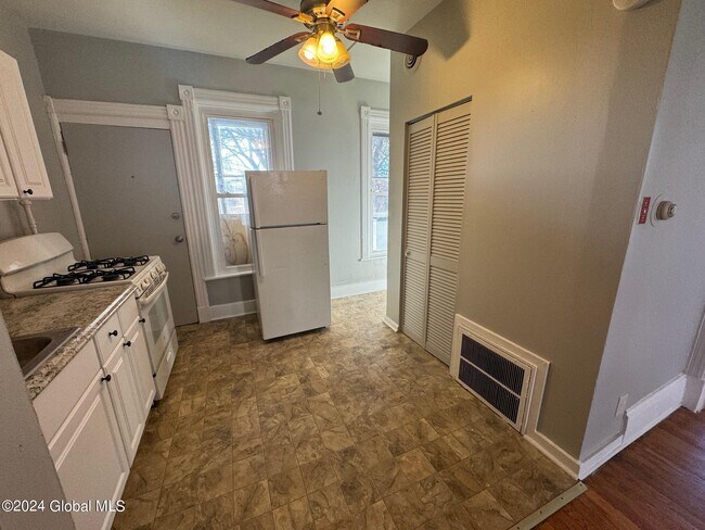 Foto del edificio - 166 2nd St