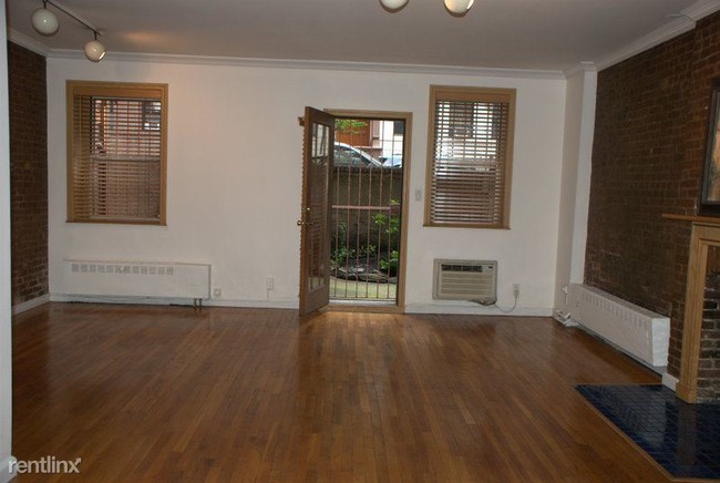 Building Photo - 167 W 74th St