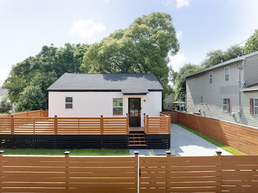 Vista frontal con entrada privada - 1405 Holt St