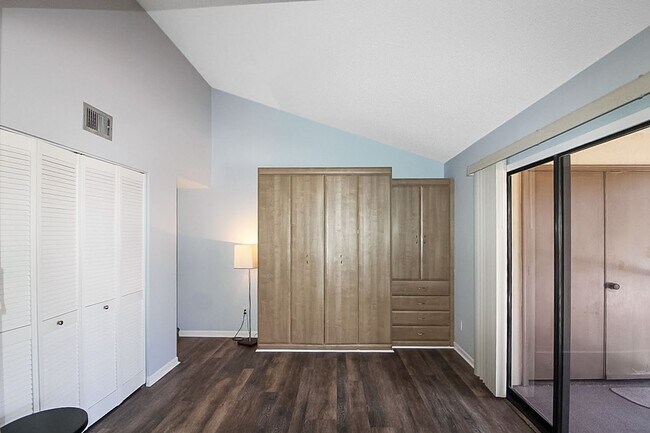 Foto del edificio - Bird Bay Annual Condo For Rent
