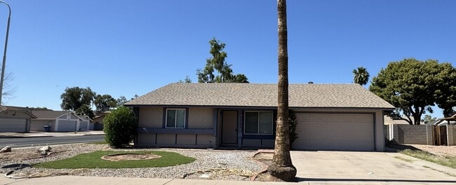BEAUTIFULLY UPDATED CHANDLER HOME WITH HUGE YARD, BONUS ROOM & FIREPLACE! - BEAUTIFULLY UPDATED CHANDLER HOME WITH HUGE YARD, BONUS ROOM & FIREPLACE!