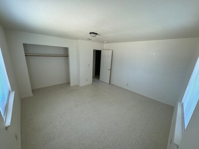 Building Photo - 1421 N Encina St