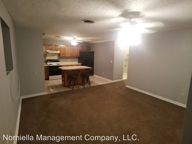 Building Photo - 2122 Loy Lake Rd
