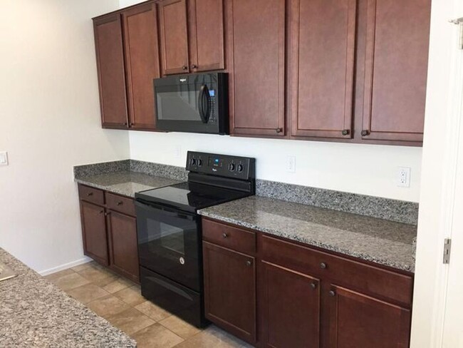 Building Photo - Newer 3 bedroom 2 bath home in East Mesa!