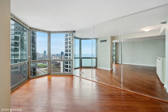 Foto del edificio - 195 N Harbor Dr