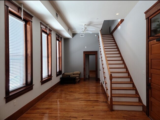 Foto del edificio - 1229 N Franklin St