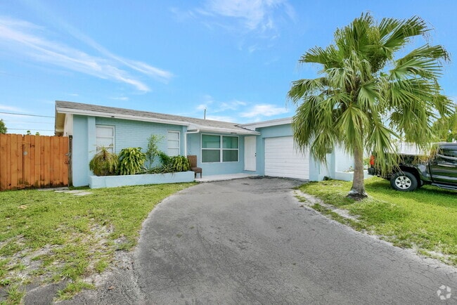 Building Photo - 8960 Sunset Strip