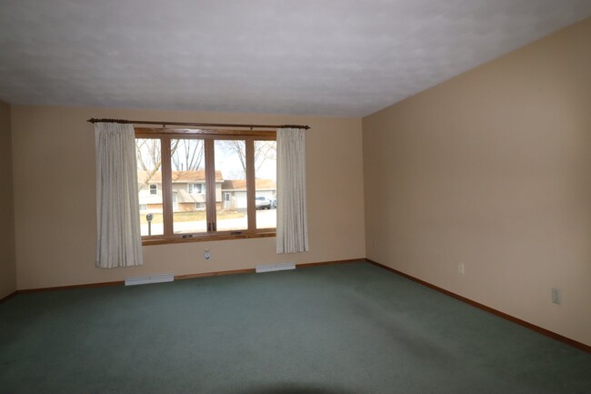 Foto del edificio - Large 3 Bedroom Home in Menasha