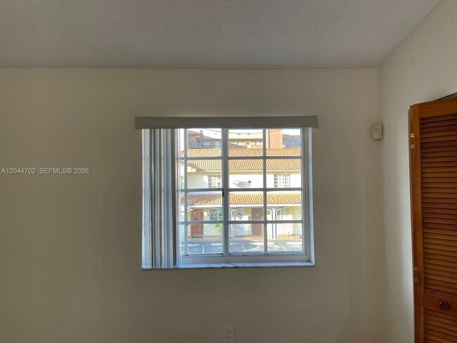Foto del edificio - 10101 W Okeechobee Rd